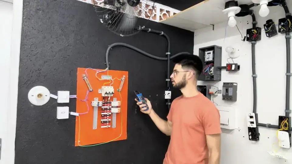 Medição em quadro de distribuição residencial